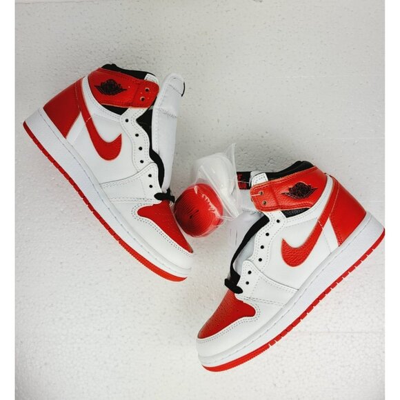 3.5 YOUTH NIKE JORDAN 1 RETRO HIGH BLACK WHITE RED 575441-161 - Picture 1 of 7